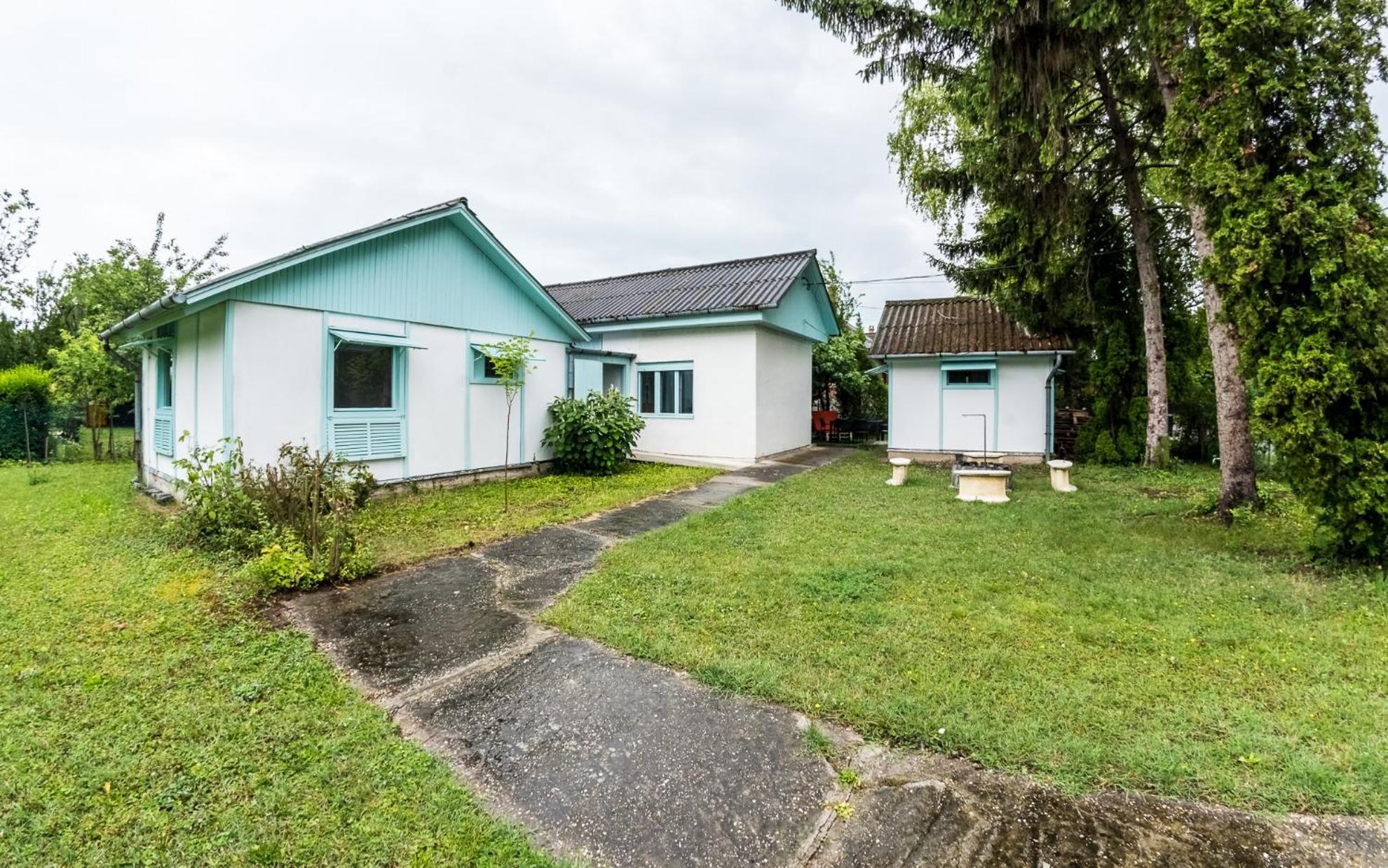 Penge Bungalok Hotel Balatonalmadi Luaran gambar